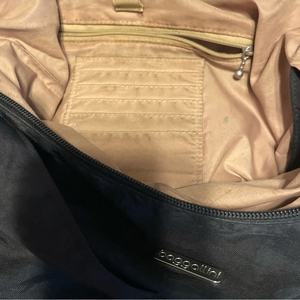Baggallini Black Hobo Crossbody‎ Shoulder Bag Travel Vacation Basic Casual